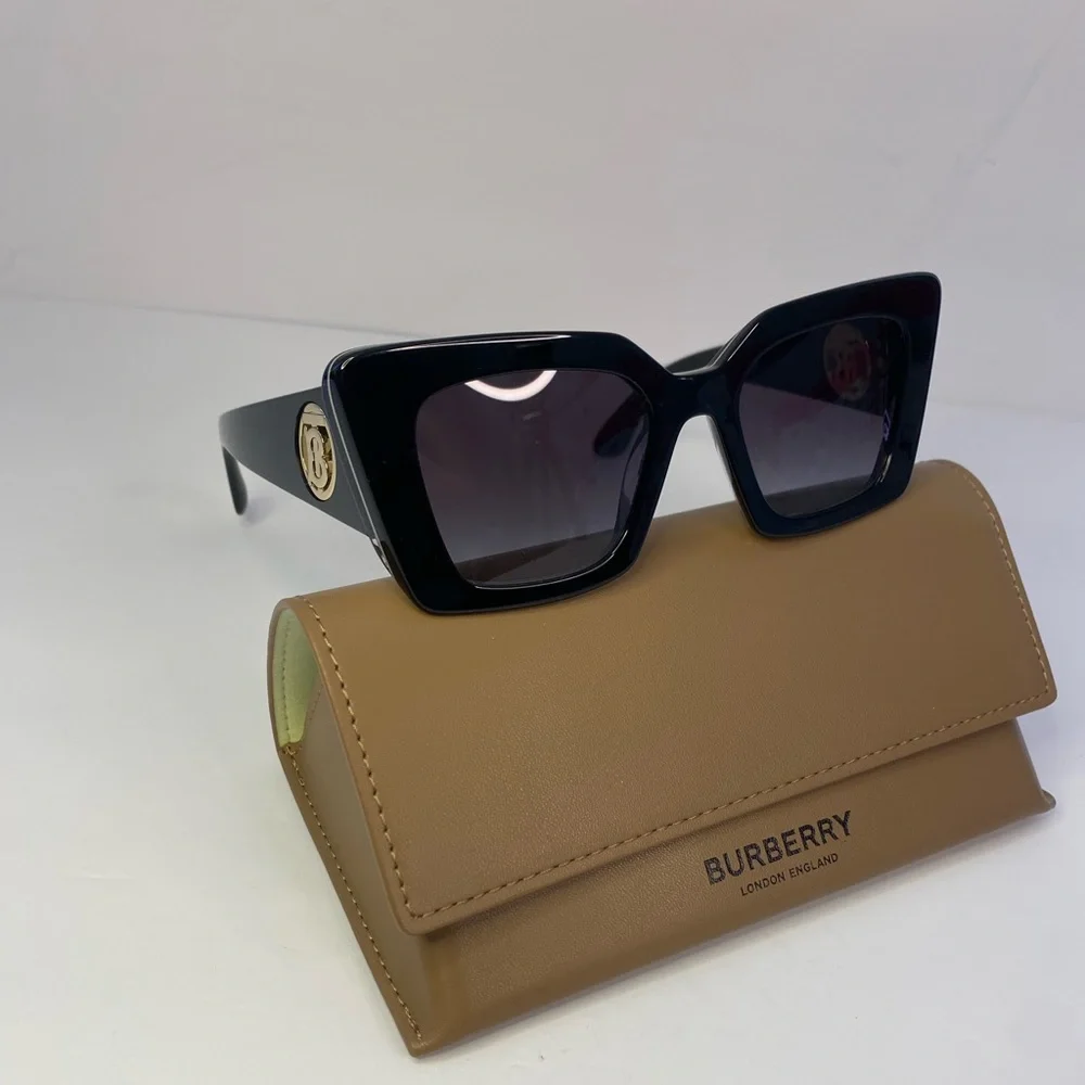 NEW Burberry BE4344 Daisy 300187 Black Dark Gray Square Women Sunglasses
